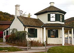 [photo, Toll Gate House, 14302 National Highway (Rte. 40), LaVale, Maryland]