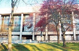 [photo, Robert C. Murphy Courts of Appeal Building, 361 Rowe Blvd., Annapolis, Maryland]