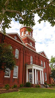 [photo, Worcester County Courthouse, One West Market St., Snow Hill, Maryland]